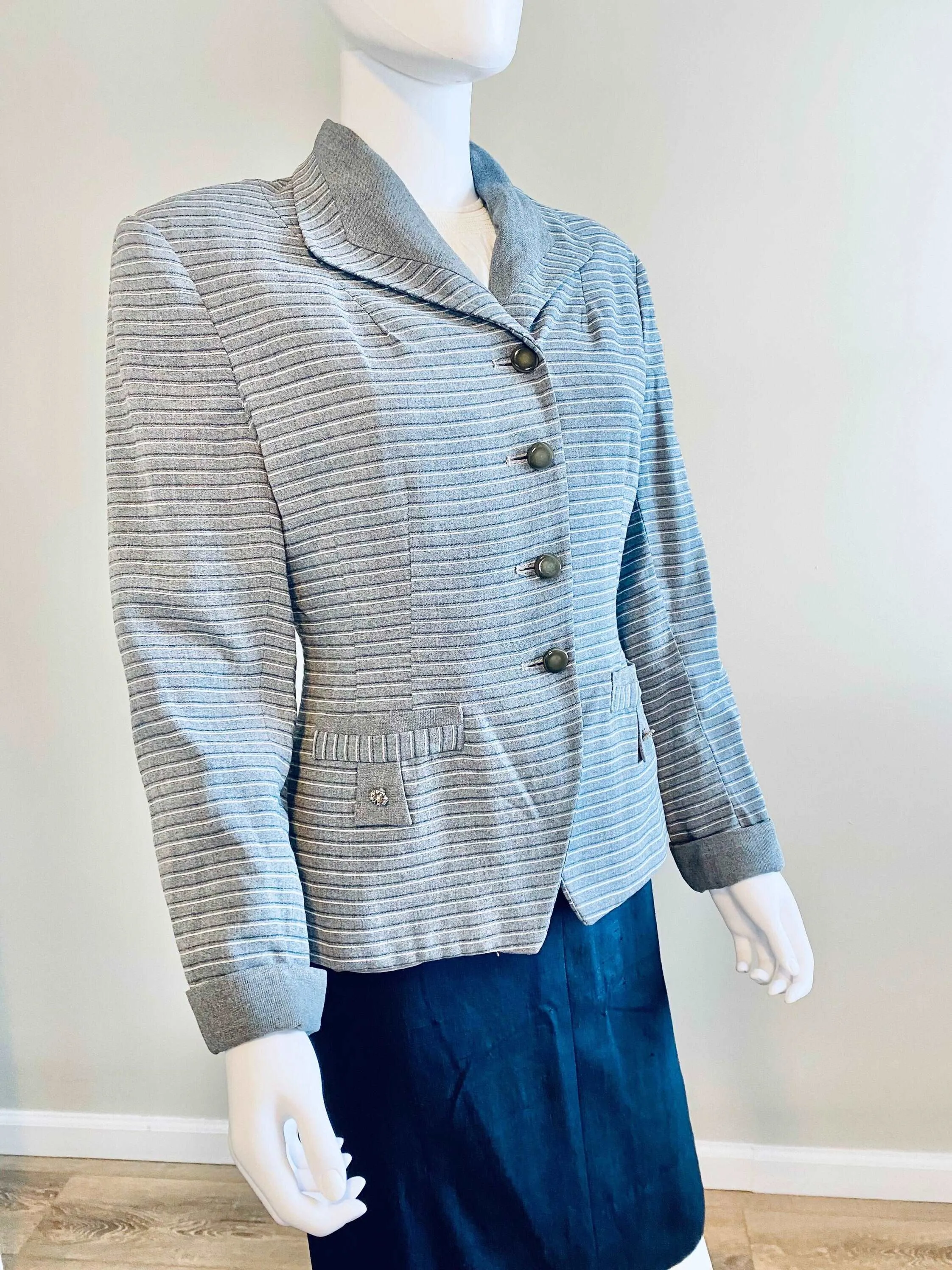 Vintage 1940s Grey Pinstriped Blazer / 40s suit jacket Size S M